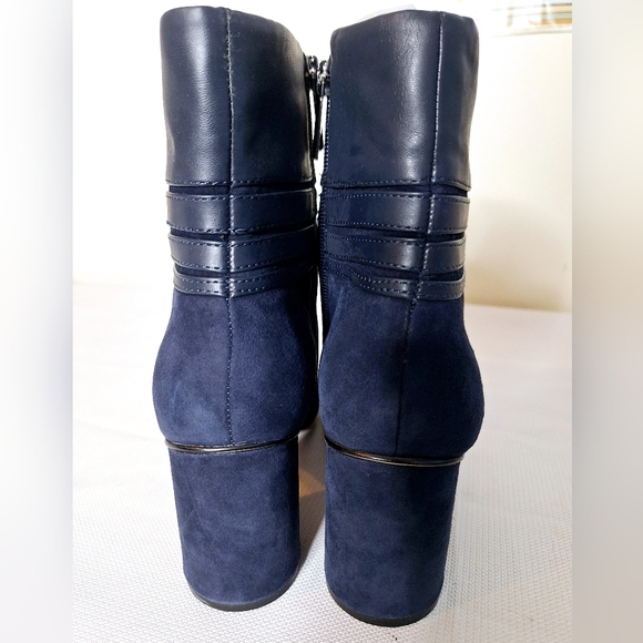 NWB Karl Lagerfeld "The Frieda" leather & suede, midnight blue, shoe booties. - Picture 2 of 9